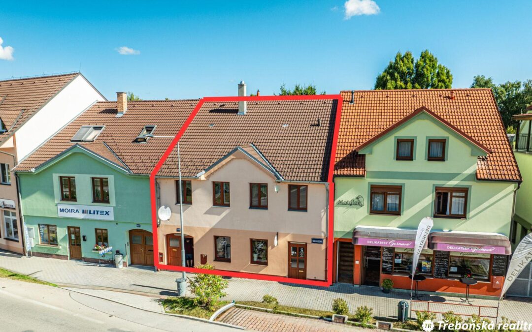 Pronájem domu se dvěma byty a dvorem